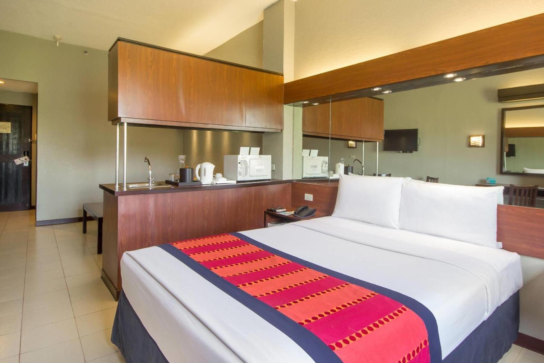 Microtel By Wyndham Eagle Ridge General Trias  Luaran gambar